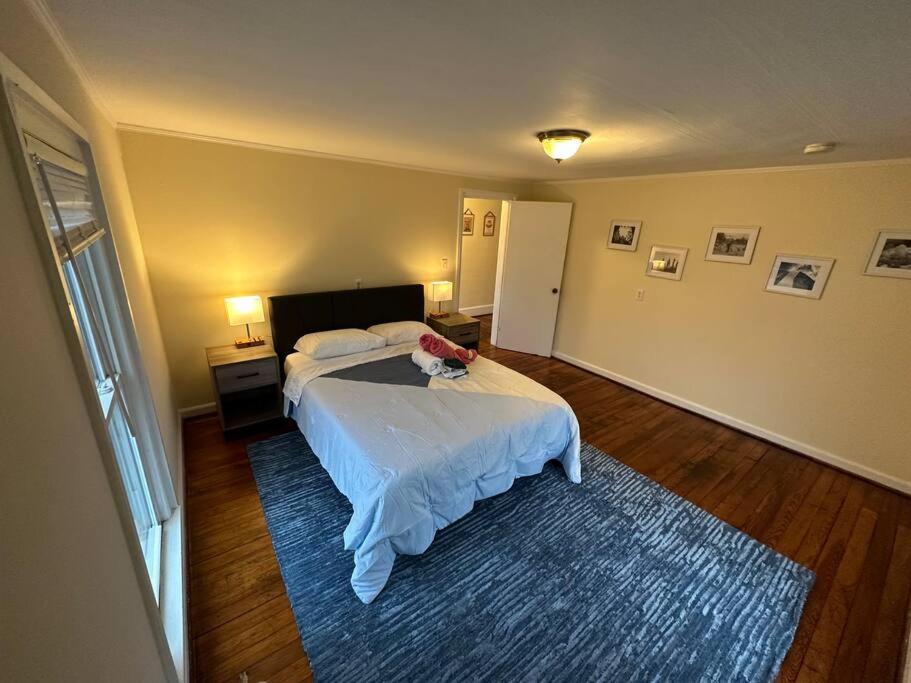 The Yellow Door 3-Bedroom Downtown Near Vt&Ru ラドフォード エクステリア 写真